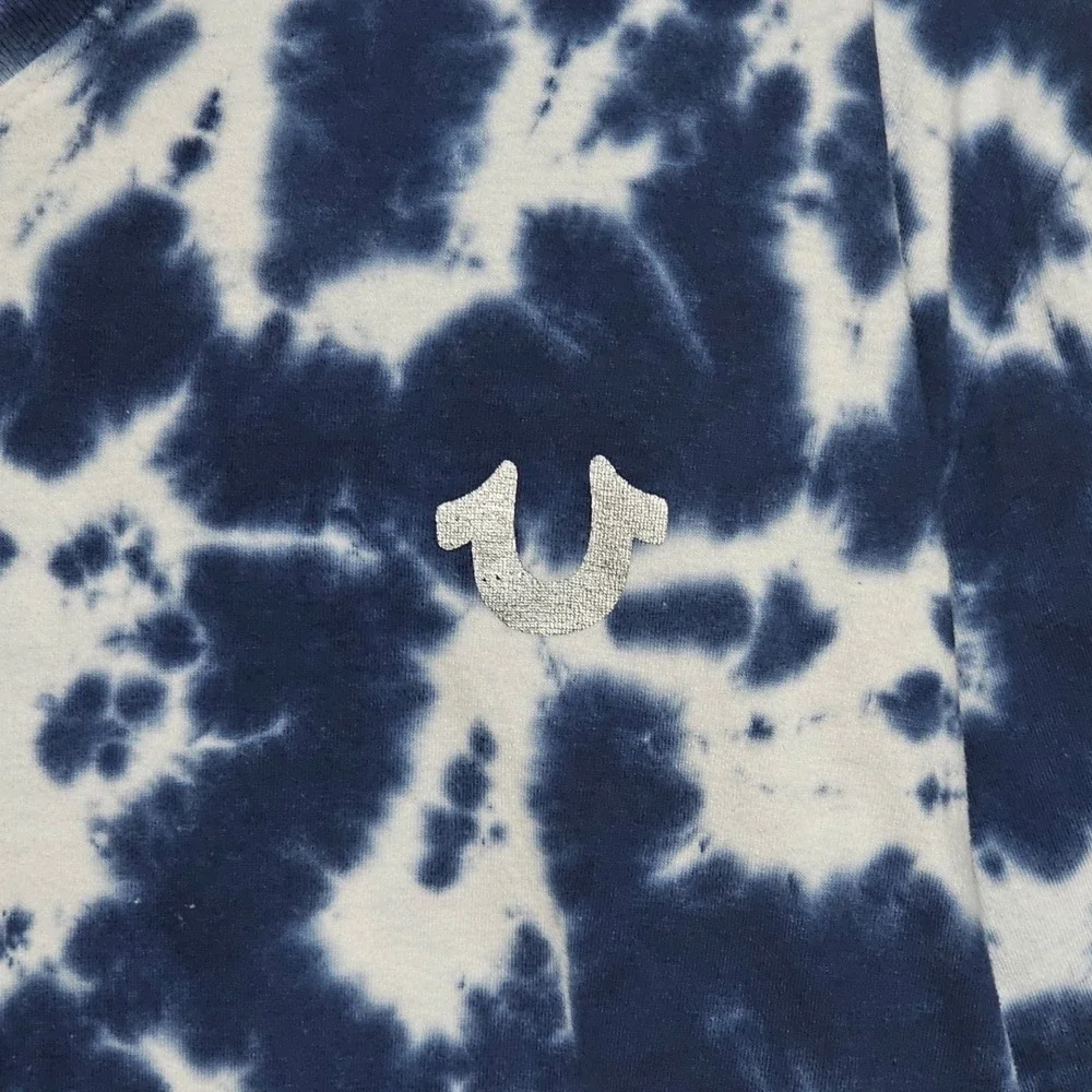 True Religion Mens Blue White Tie Dye V-Neck T-Shirt Horseshoe Logo Large 1515